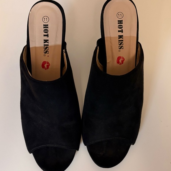 Elegant Black Peep-Toe Mules - Picture 3 of 3
